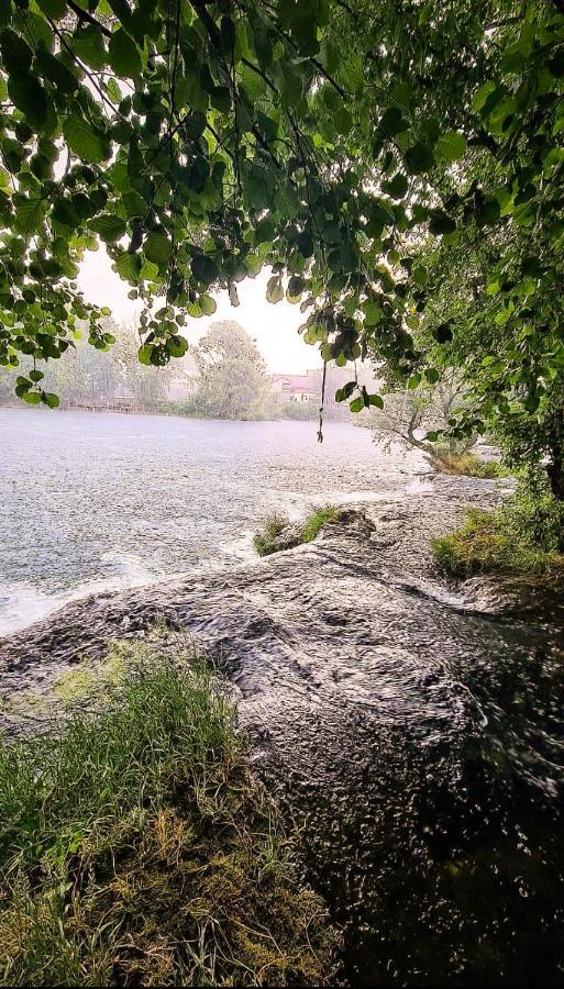 Holiday Home Waterfall View Bihać エクステリア 写真