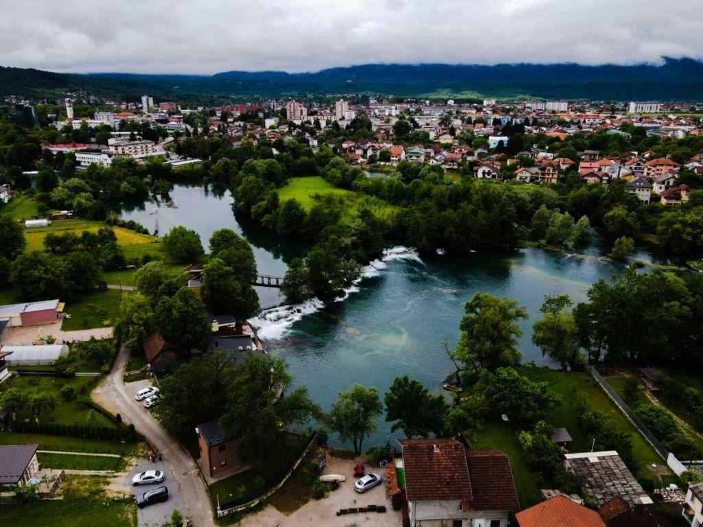 Holiday Home Waterfall View Bihać エクステリア 写真