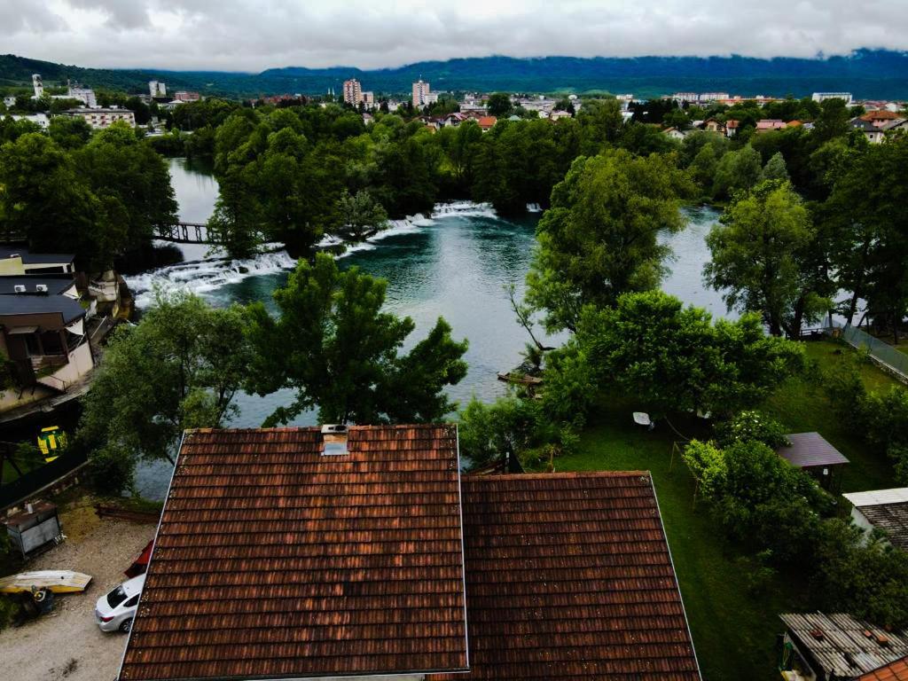 Holiday Home Waterfall View Bihać エクステリア 写真