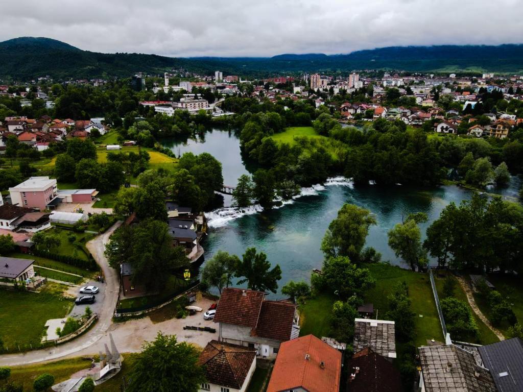 Holiday Home Waterfall View Bihać エクステリア 写真