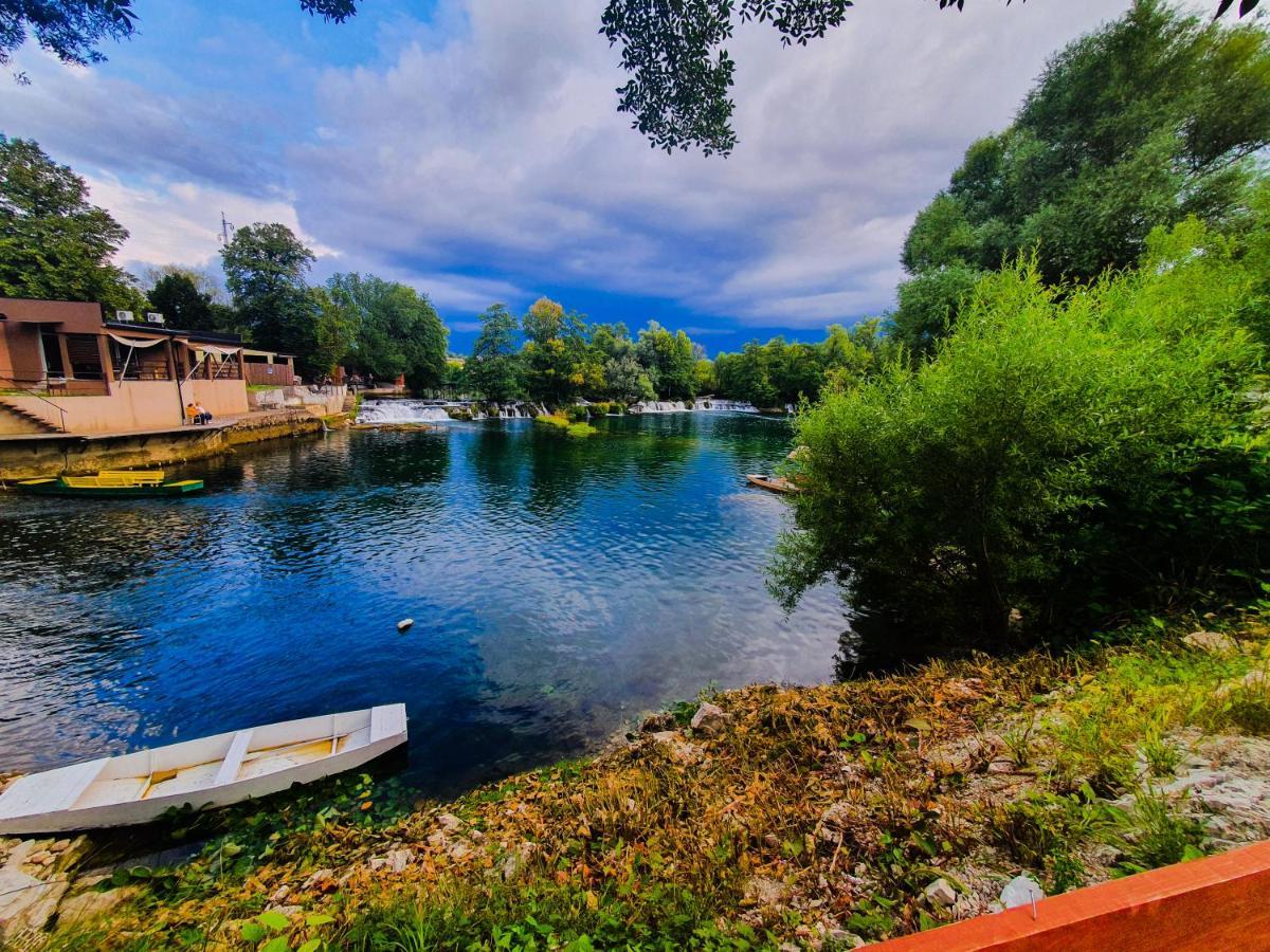 Holiday Home Waterfall View Bihać エクステリア 写真