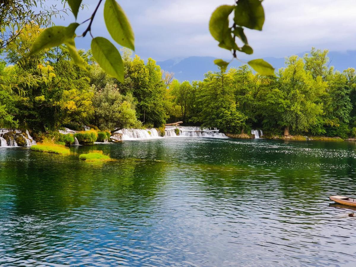 Holiday Home Waterfall View Bihać エクステリア 写真