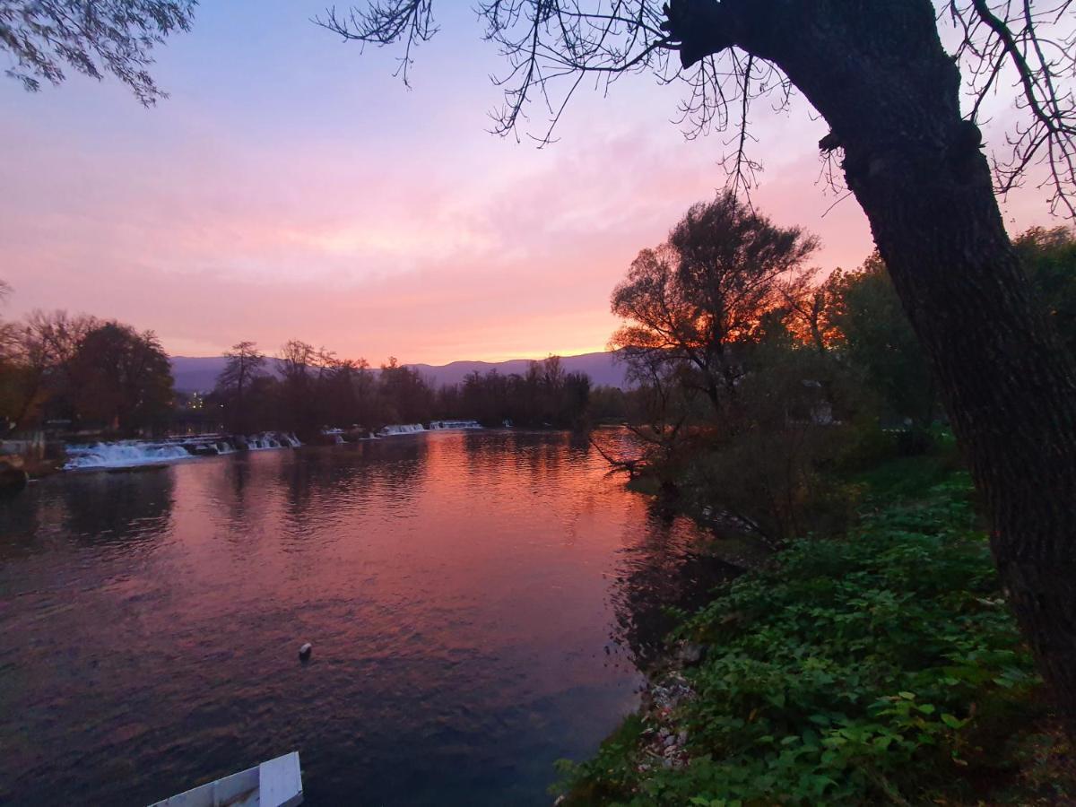 Holiday Home Waterfall View Bihać エクステリア 写真