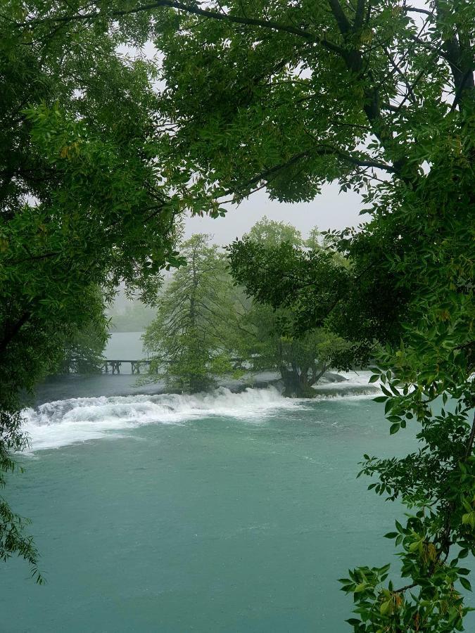 Holiday Home Waterfall View Bihać エクステリア 写真