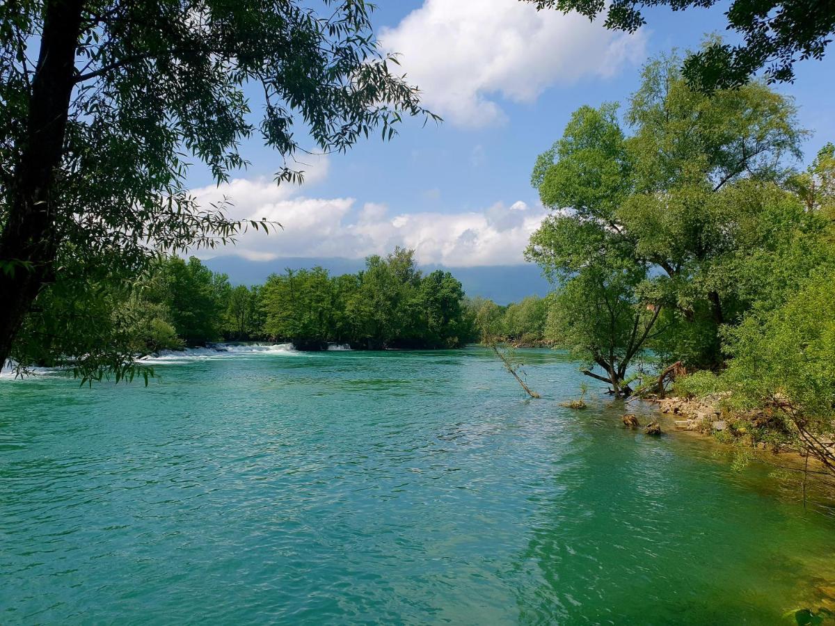 Holiday Home Waterfall View Bihać エクステリア 写真